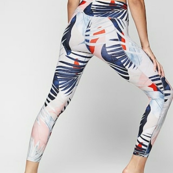 Athleta Pants - NWT ATHLETA TAHITIAN SALUTATION 7/8 TIGHT !!
